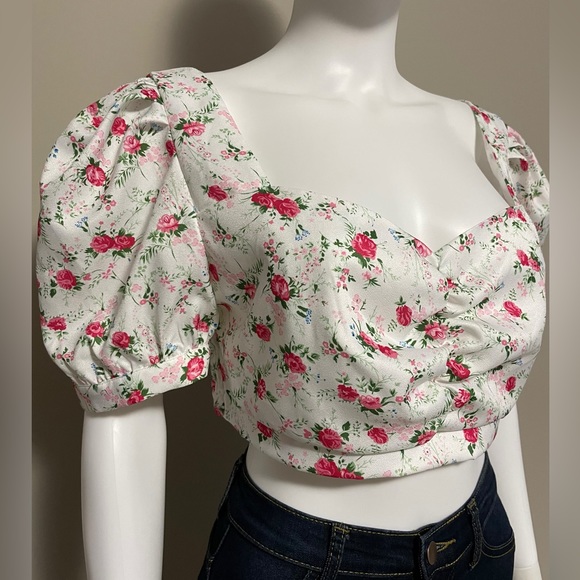 Lulu’s Floral Print Puff Sleeve Crop Top - Picture 3 of 7